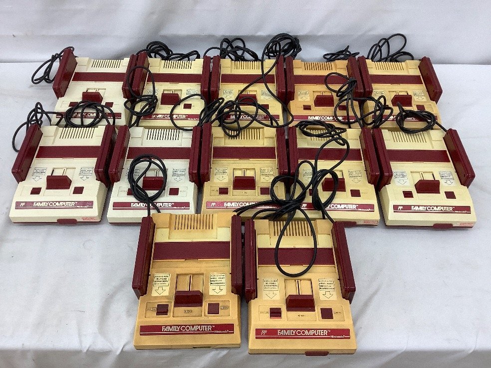 ファミリーコンピュータ本体とカセット11本セット(ジャンク扱い) ファミリーコンピューター カセット 11個セット - メルカリ