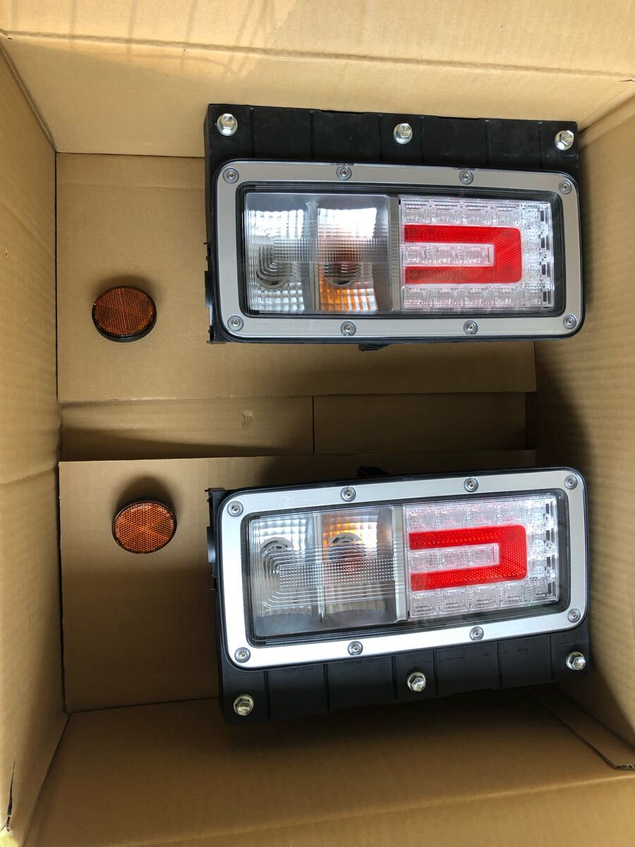 17プロフィア　日野純正　テールランプ Amazon | 日野自動車純正テールランプ用メッキテールランプ