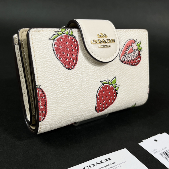 【COACH 本物 新品 コーチUSAアウトレット正規品】ミディアム ウォレット ストロベリー プリント 財布 二つ折り財布 CAP01 イチゴ柄 新作