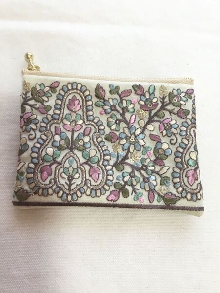 ☆ハンドメイド インド刺繍リボンポーチ 12㎝ファスナーポーチ 化粧ポーチ ミニポーチ リップケース ミニ財布 手作り☆