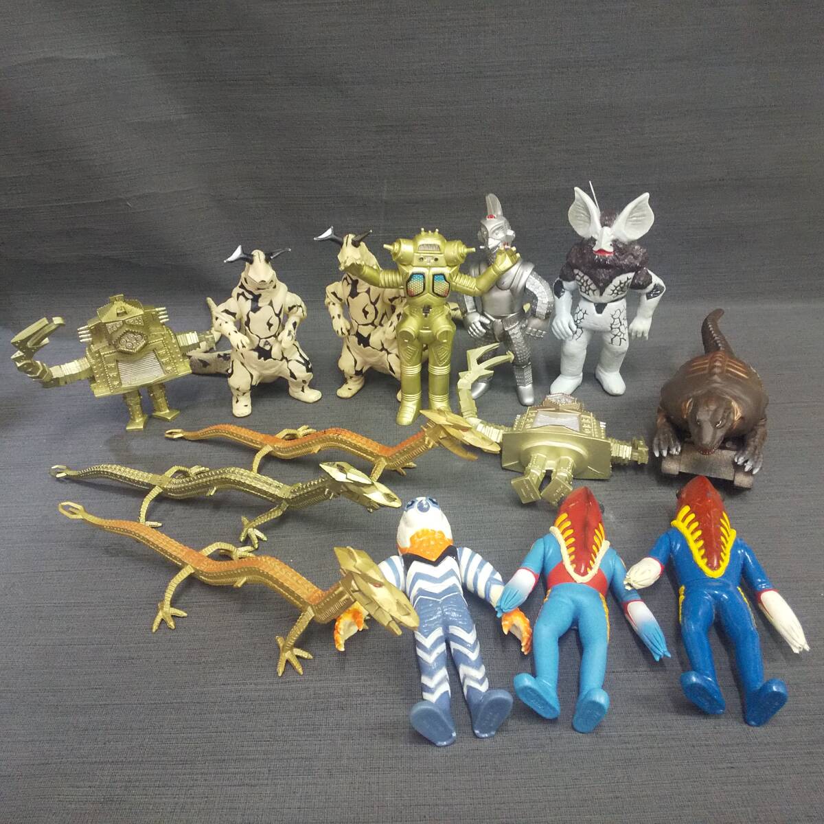 ウルトラマン怪獣ソフビ メトロン星人 他 13体 16センチソフビまとめ売り Yahoo!オークション -「メトロン星人ソフビ」の落札相場・落札価格