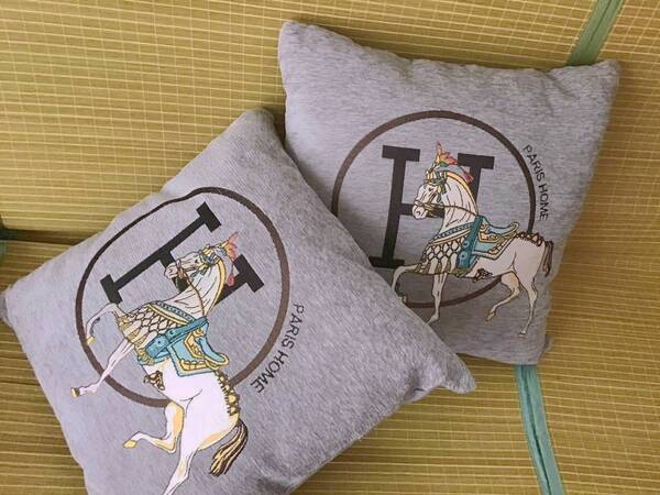 【YL-56】新品クッションカバー 45 ×45 ㎝ 刺繍 高級感 二枚セット グレー