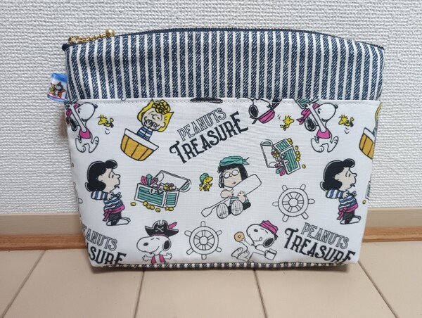 ☆ハンドメイド☆白色と紺色ストライプ&スヌーピー柄ポーチ☆通帳ケース☆前ポケット有☆