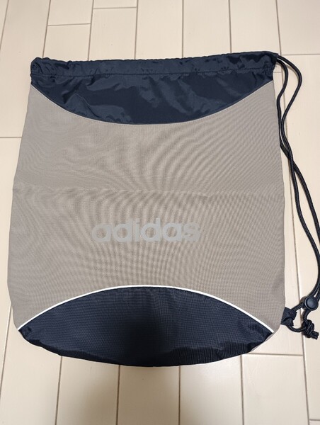 ☆美品☆adidas☆ナップサック☆カーキ&黒色☆シューズバッグ☆シューズケース☆ワンショルダーバッグ☆アディダス☆