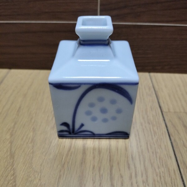 ▼ 砥部焼≪梅山窯 一輪挿し 1個≫太陽紋 ミニ花瓶 角型