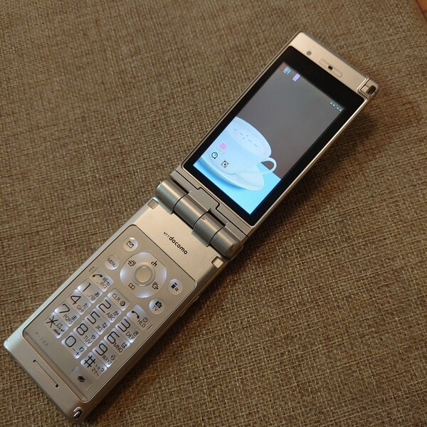 美品 P-10A docomo ゴールド