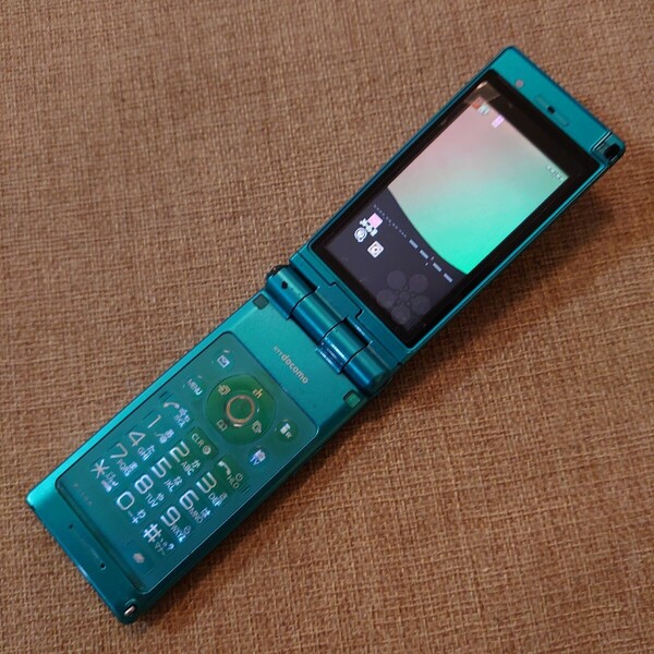 P-10A docomo グリーン
