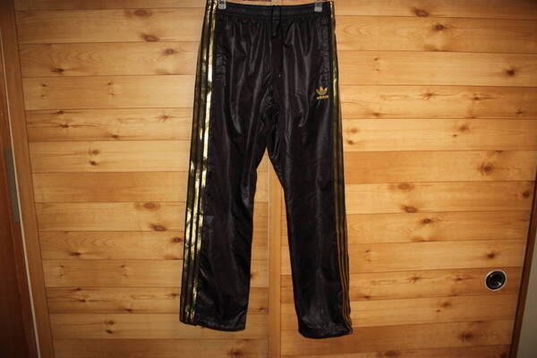 美品 M 黒金 adidasアディダス オリジナルス ナイロントラック パンツ 裏地メッシュ ウインドブレーカーパンツ O38449 送料無料即決