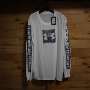 未使用 XXL アンダーアーマー スポーツスタイル カモ ボックスド ロングスリーブシャツ 長袖Tシャツ ロンT 1366464 送料無料即決