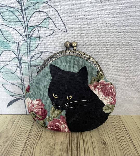 小さめがま口 / ポーチ / 財布 / 小物入れ / ハンドメイド☆黒猫&薔薇・40