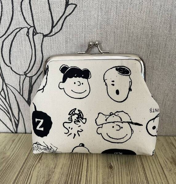 がま口・ ポーチ / 財布 / 小物入れ / ハンドメイド / スヌーピー生成り・③