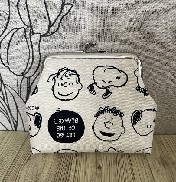 がま口・ ポーチ / 財布 / 小物入れ / ハンドメイド / スヌーピー生成り・④