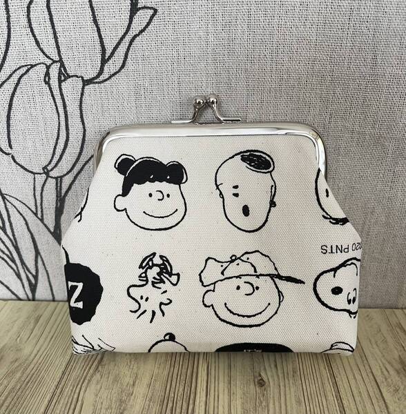 がま口・ ポーチ / 財布 / 小物入れ / ハンドメイド / スヌーピー生成り・⑤
