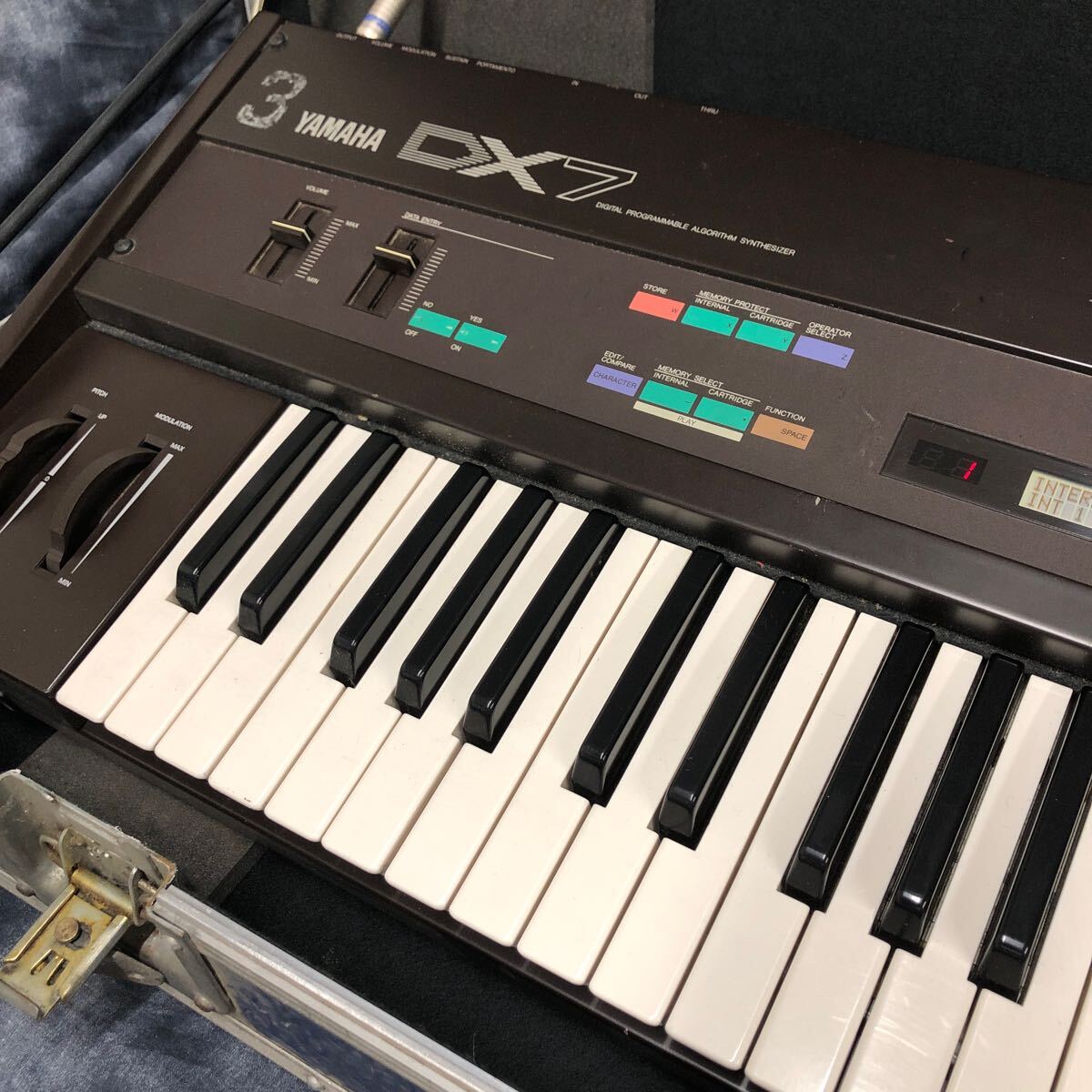 【YAMAHA DX7など】シンセサイザー 電子ピアノ用ハードケース Yahoo!オークション -「yamaha dx7 ケース」の落札相場・落札価格