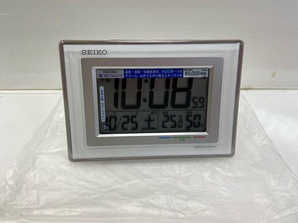 C2H2-3-5071517 未使用?セイコー クロック 目覚まし時計 電波 デジタル カレンダー 快適度 温度 湿度 表示 白 SQ686W SEIKO 動作品