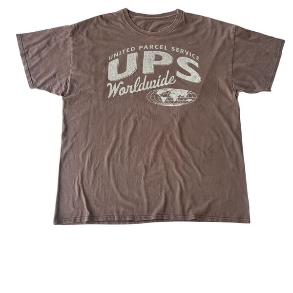 2XL UPS Tシャツ ビッグサイズ 半袖 トップス ユニセックス メンズ レディース USA古着 デザインロゴ 表面ロゴ カレッジ