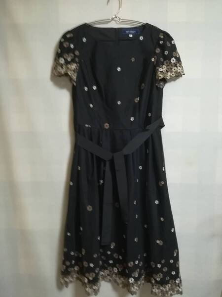 M'S GRACY 今季25SS フラワー刺繍半袖ワンピース 花柄 黒 サイズ38