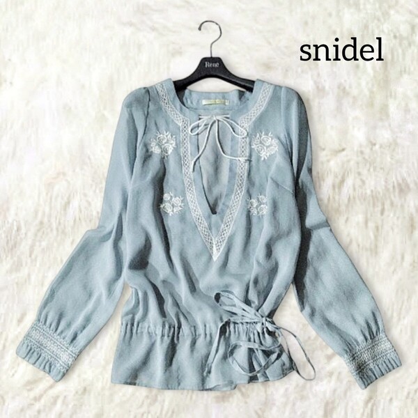 73 【snidel】 スナイデル シアー 透け感 長袖 ブラウス トップス 水色 ブルー くすみカラー ドット フラワー 刺繍 レース リボン 春夏