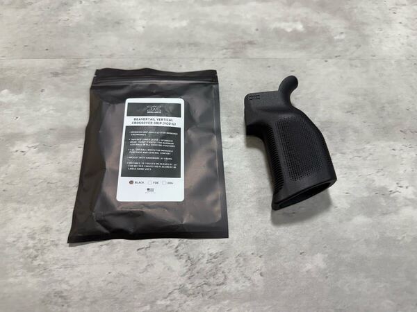 実物 Driven Arms Beavertail Vertical Crossover Grip (BAD PTW トレポン M4 MCX )