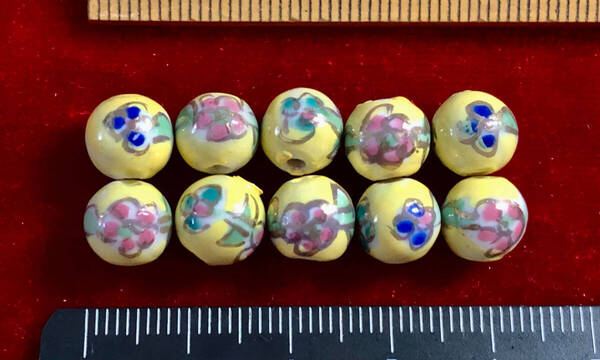 Φ 金粉磁ビーズ Φ Φ8㎜ラウンド玉 工芸美術 純職人手作り 黄色釉に紫藍桃三色花と金粉縁取り 手芸 ネックレス ブレス 服飾
