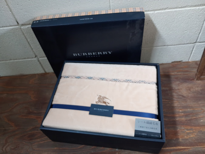【新品未使用】Burberry綿100%毛布 シングルサイズ ブルー系 2025年最新】Yahoo!オークション -バーバリー綿毛布の中古品