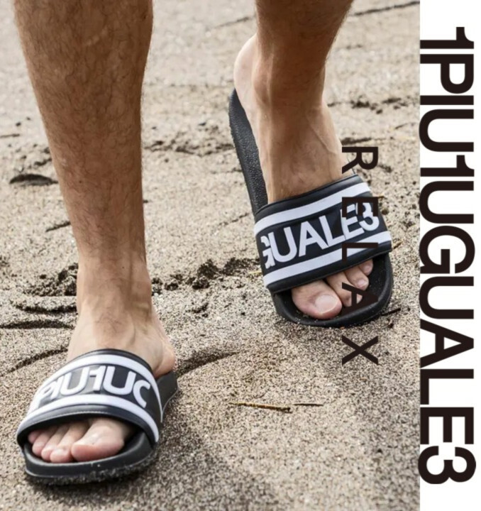 【新品】サイズ44 1PIU1UGUALE3 ブラックビーチサンダル 新品】サイズ44 1PIU1UGUALE3 ブラックビーチサンダル