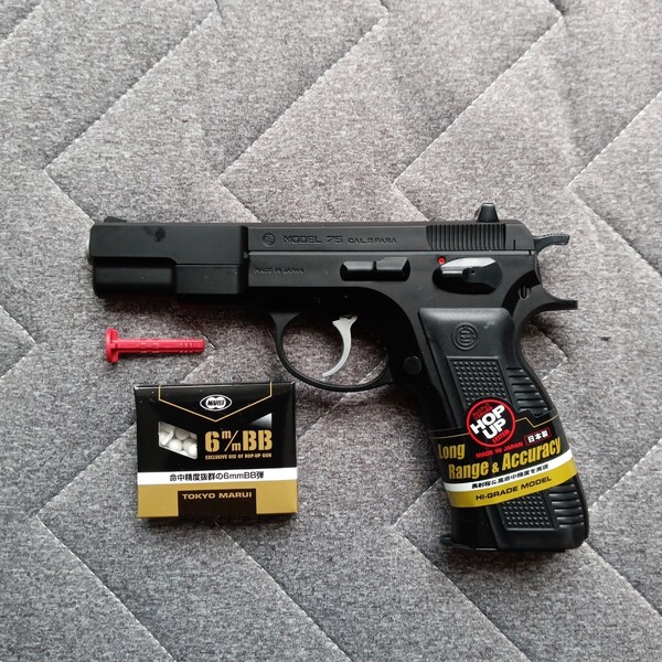東京マルイ【エアコッキング】方式ハンドガンCz75ファーストモデル、完全新品、18キング、安全キャップ付き、6㍉BB弾使用します。強烈威力