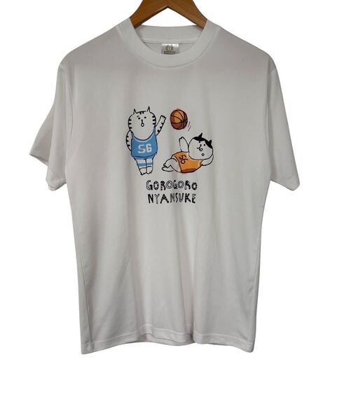ごろごろにゃんすけ Tシャツ Mサイズ バスケ柄 白 猫キャラ ポリエステル100% T-shirt M Basketball Print White Cat Character Polyester