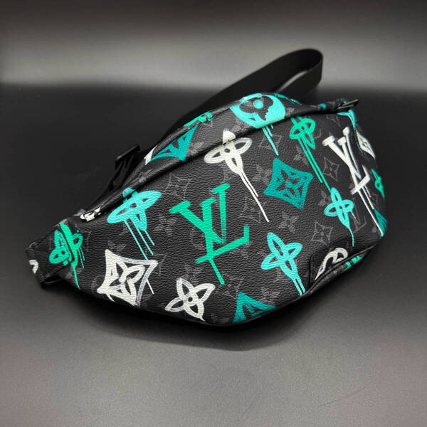 【美品・レア品】Louis Vuitton ディスカバリー バムバッグ PM モノグラム エクリプス LVグラフィティ ヴェール M21397 22FW 販売終了品