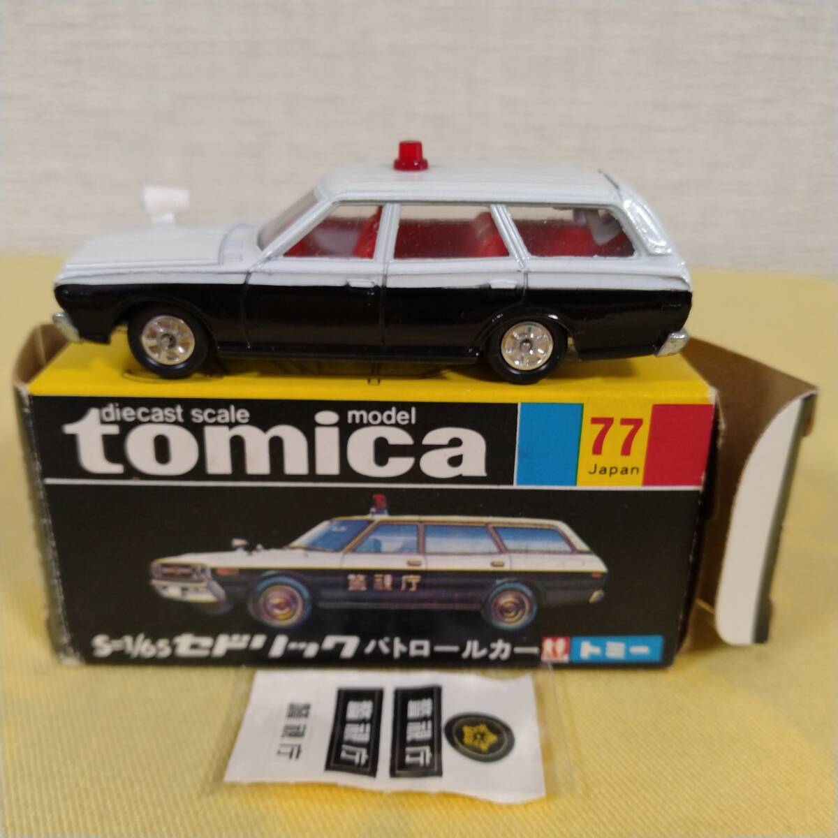 空箱 色指定箱 耳4枚 セドリック パトロールカー 黒箱 トミカ 日本製 77 空箱 色指定箱 耳4枚 セドリック パトロールカー 黒箱 トミカ 日本製