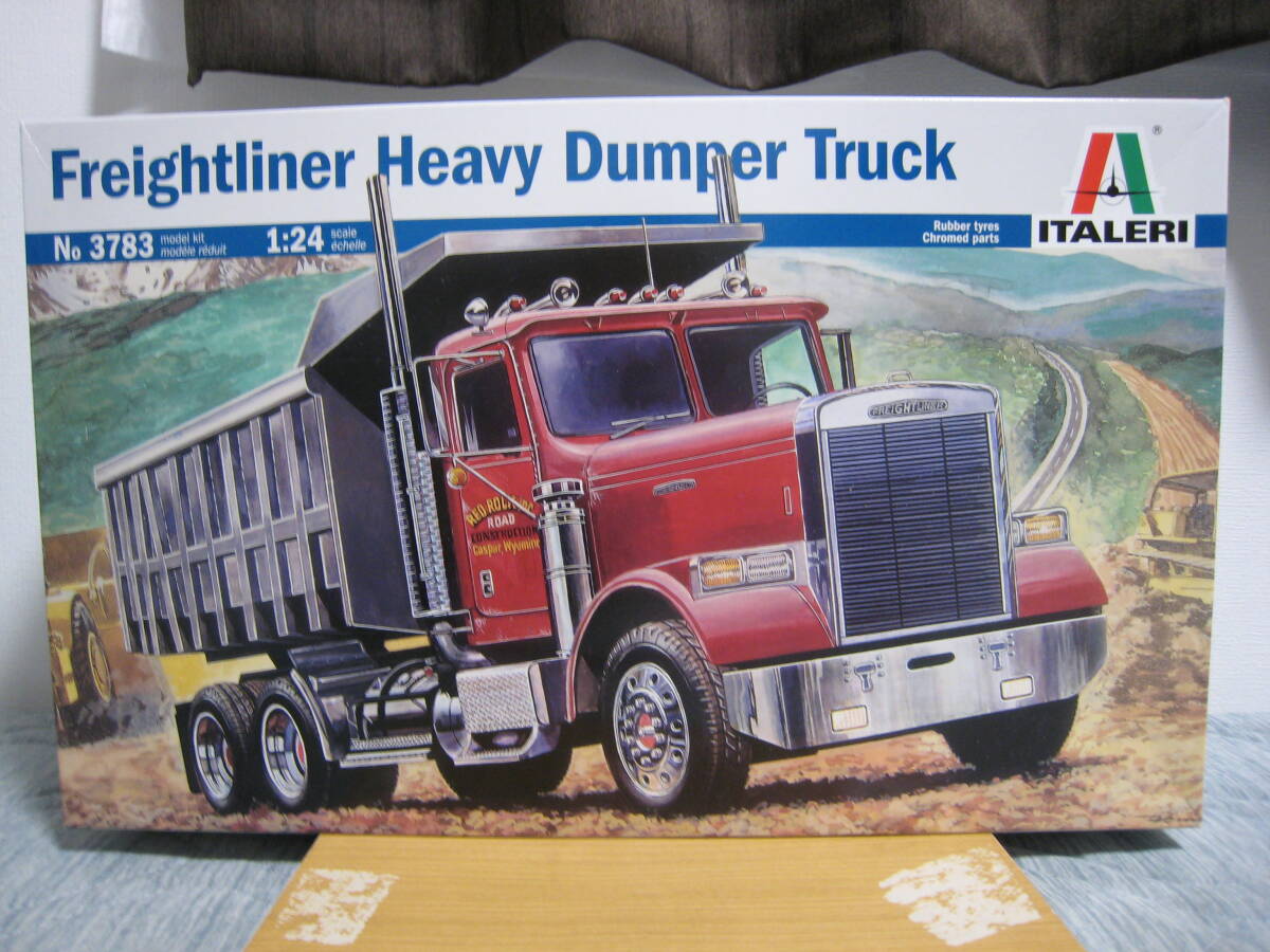 イタレリ✨レベル✨大型トラック&トレーラー✨プラモデル✨昔の新品未開封❗１/２４ イタレリ✨レベル✨大型トラック&トレーラー✨プラモデル✨昔の