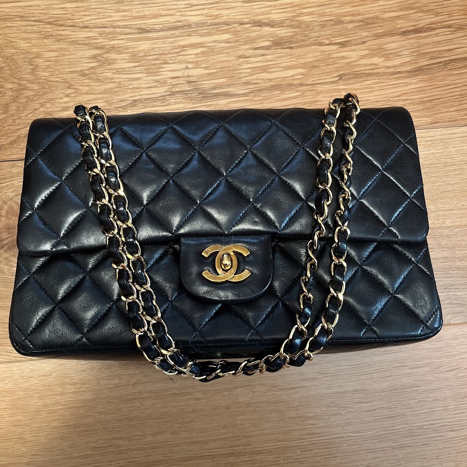 CHANEL シャネル ショルダーバッグ 25P ブラック スエード Yahoo!オークション -「シャネル スエード バッグ」の落札相場