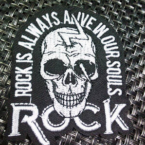 《黒白RC稲妻音楽髑髏》新品 ロック魂 バイカー ドクロ 二輪魂 刺繍ワッペン■アメリカ 映画 ムービー■洋服・衣類・衣服DIY