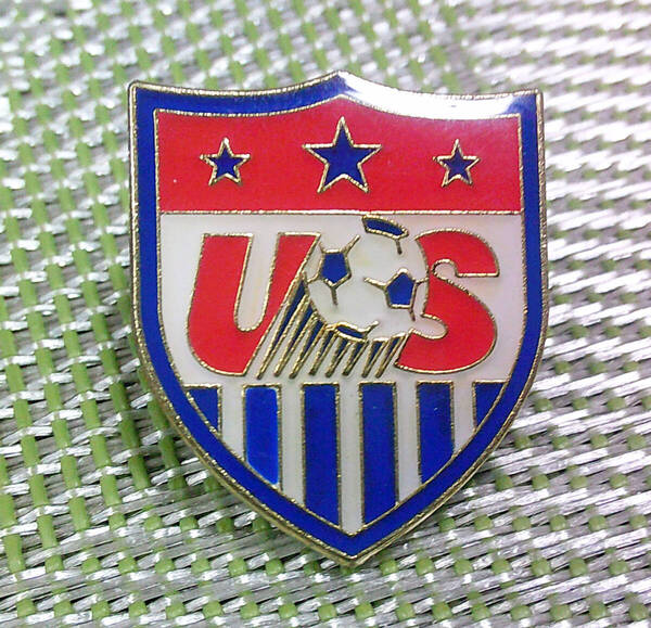 《US星条球》■新品 ◇サッカー アメリカ代表 USA チーム フットボール■pin金属ピンバッジ バッチ■ロックバンド.Music 音楽