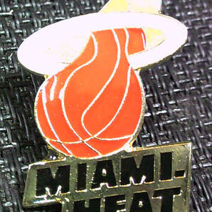 《PN炎HT球》■新品未使用 NBA マイアミ・ヒート MIA Miami Heat バスケットボール NBA ピンバッジ■■観戦 応援