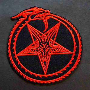 《黒赤五芒星US羊龍》赤黒五芒星山羊頭龍円《新品》五芒星 悪魔 ヤギの頭 ドラゴン オカルトデザイン 刺繍ワッペン◆衣服DIY《開運》