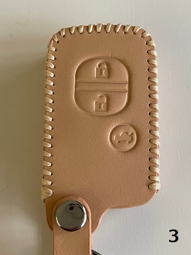 牛革ぴったり収まる プリウスα スマートキーケース プラド ベージュ色 3