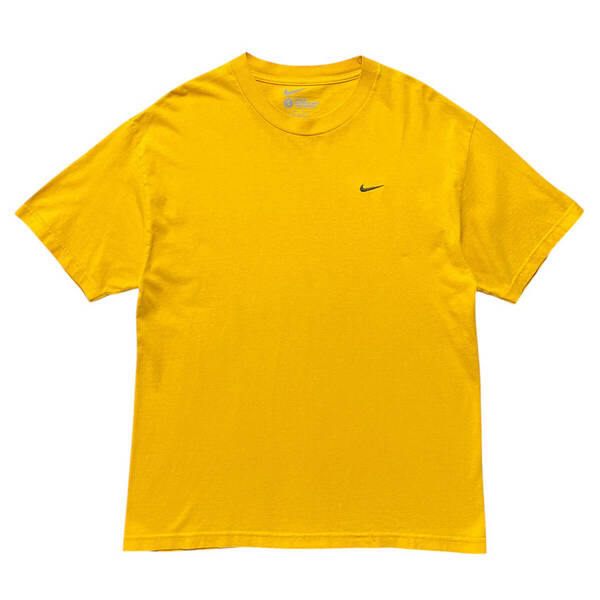 USA 古着 NIKE ナイキ Tシャツ 刺繍 ロゴ スウッシュ ワンポイント イエロー メンズL クルーネック BA4324