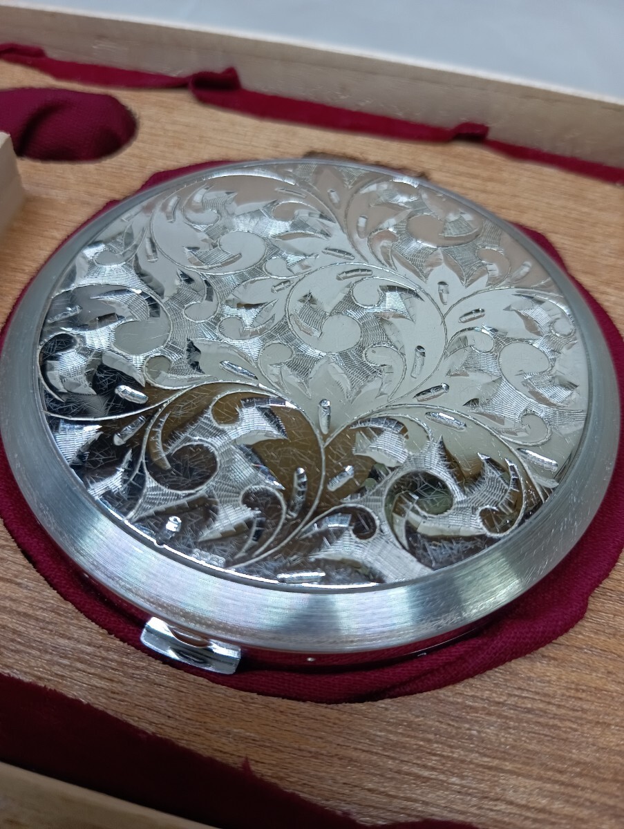 未使用美品 銀製彫金コンパクト 彫金花刻み NACON 95g 箱入り 刻印あり Yahoo!オークション -「nacon コンパクト」の落札相場・落札価格