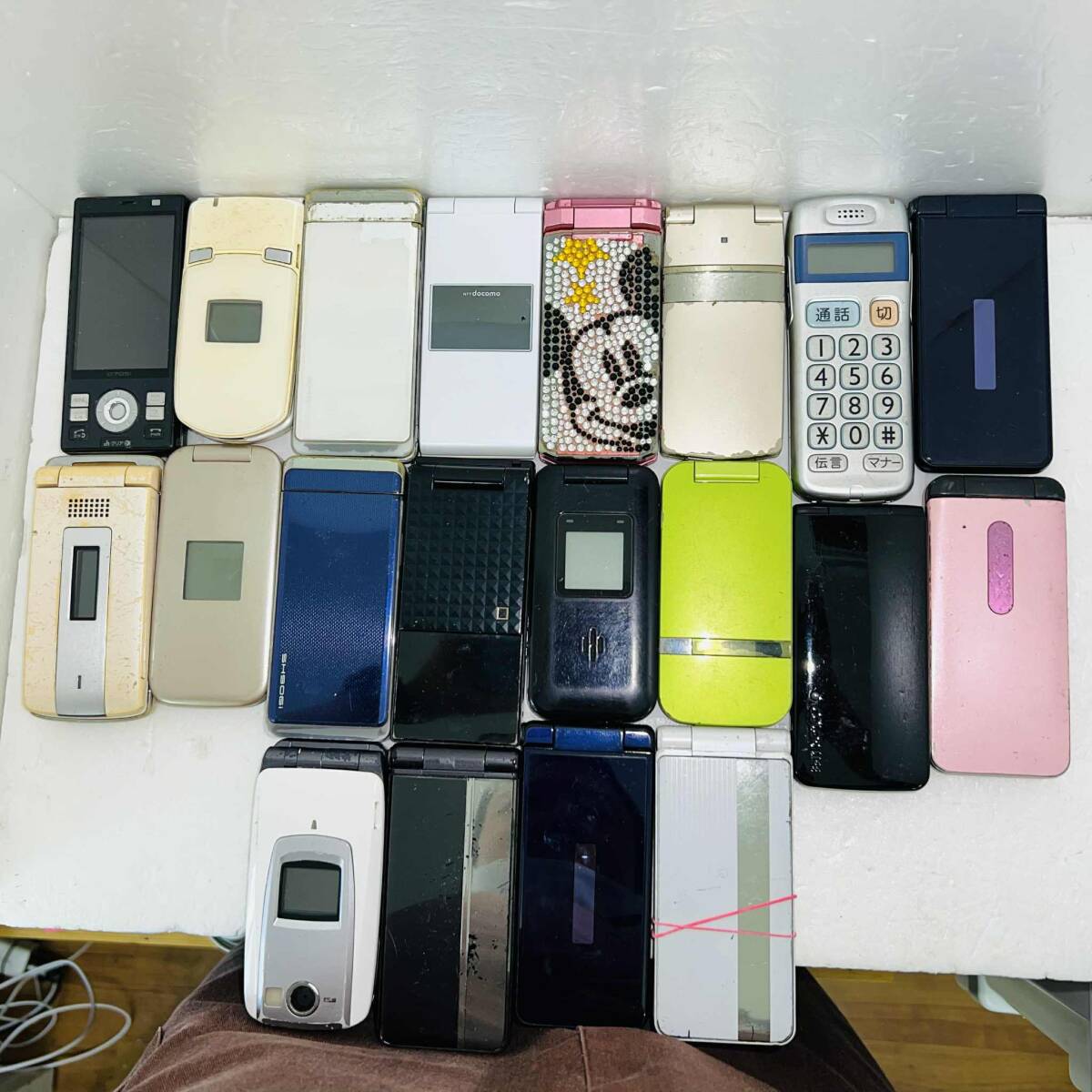 携帯電話 ガラケー まとめ 24台 動作未確認 ジャンク品 修理部品取り専用 Yahoo!オークション -「ジャンク ガラケー まとめ」の落札相場