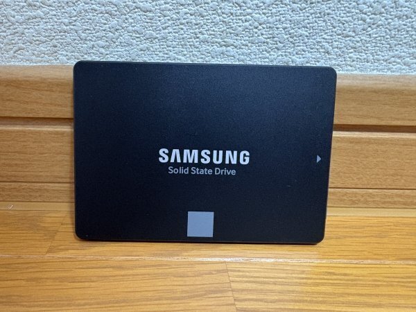 Samsung SSD 860 EVO 500GB SATA 2.5インチ SSD 使用時間83時間/電源投入22回