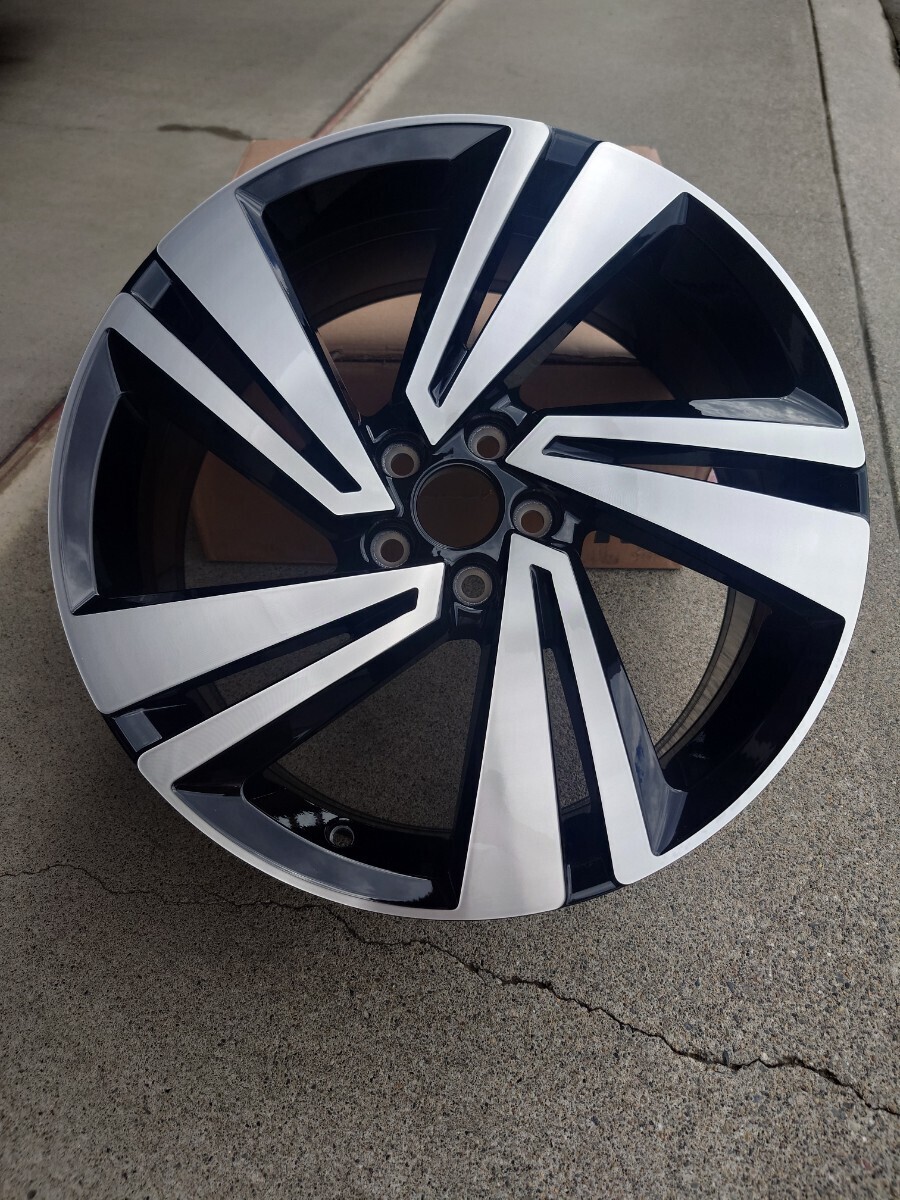 美品 VW Tクロス 18インチ純正×4本(送料込み) 2025年最新】Yahoo!オークション -vw 純正 ホイール(18インチ)の