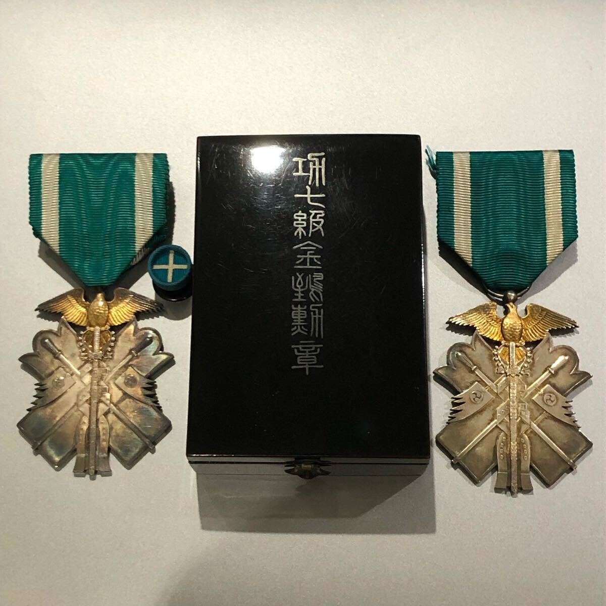 金鵄勲章記章徽章 旧日本軍 大日本帝国 現状品 Yahoo!オークション -「戦争 日本軍」(勲章) (徽章)の落札相場