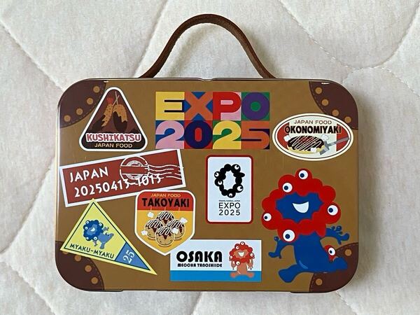 【缶のみ】EXPO2025 ミャクミャク 大阪・関西万博 プリントグミ缶 NGT/111 トランク型 会場限定