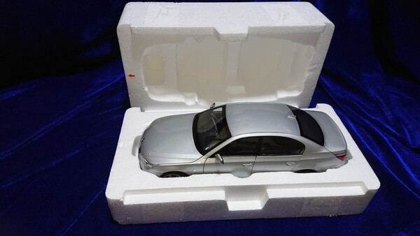 1/18 BMW 5 Series 5er E60 SEDAN 5シリーズ 5代目 前期 KYOSHO 京商 Silver Sammlermodeli