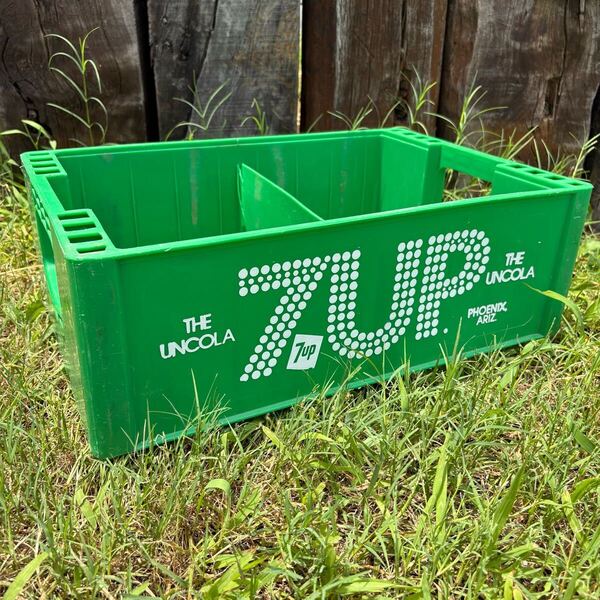 【1970s USA vintage】7UP bottle case セブンアップ ビンテージ ボトルケース プラスチック コンテナ アメリカ