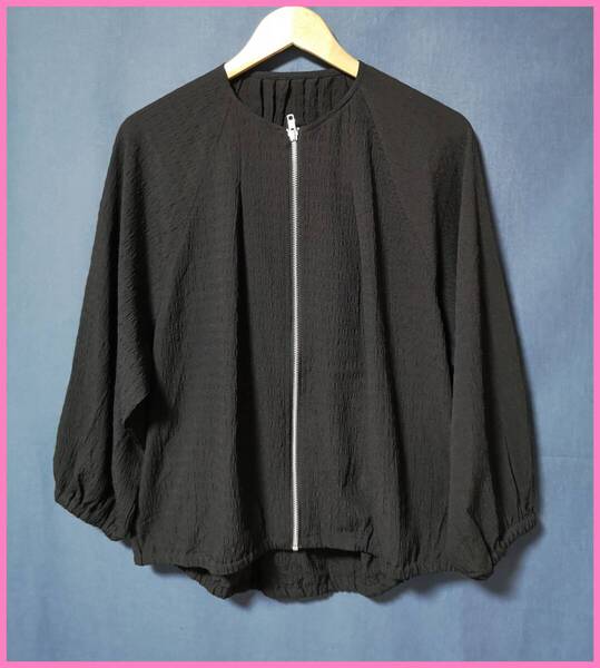 JKT‐98‐2☆春秋☆新品☆送料込み☆即決☆ナチュラル系☆薄手のストレッチ素材☆M~L☆ジャケット☆黒☆クインクル加工☆立体織柄