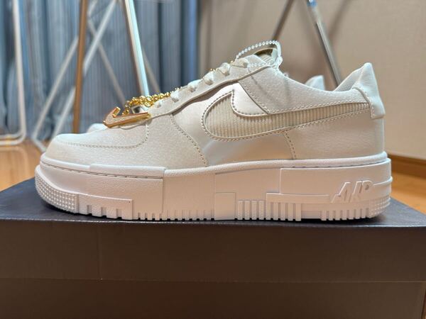 送料無料 新品未使用 Nike Women's Air Force 1 Low Pixel Summit Whiteナイキウィメンズ エアフォース1ピクセル 激レア26cm 海外正規品
