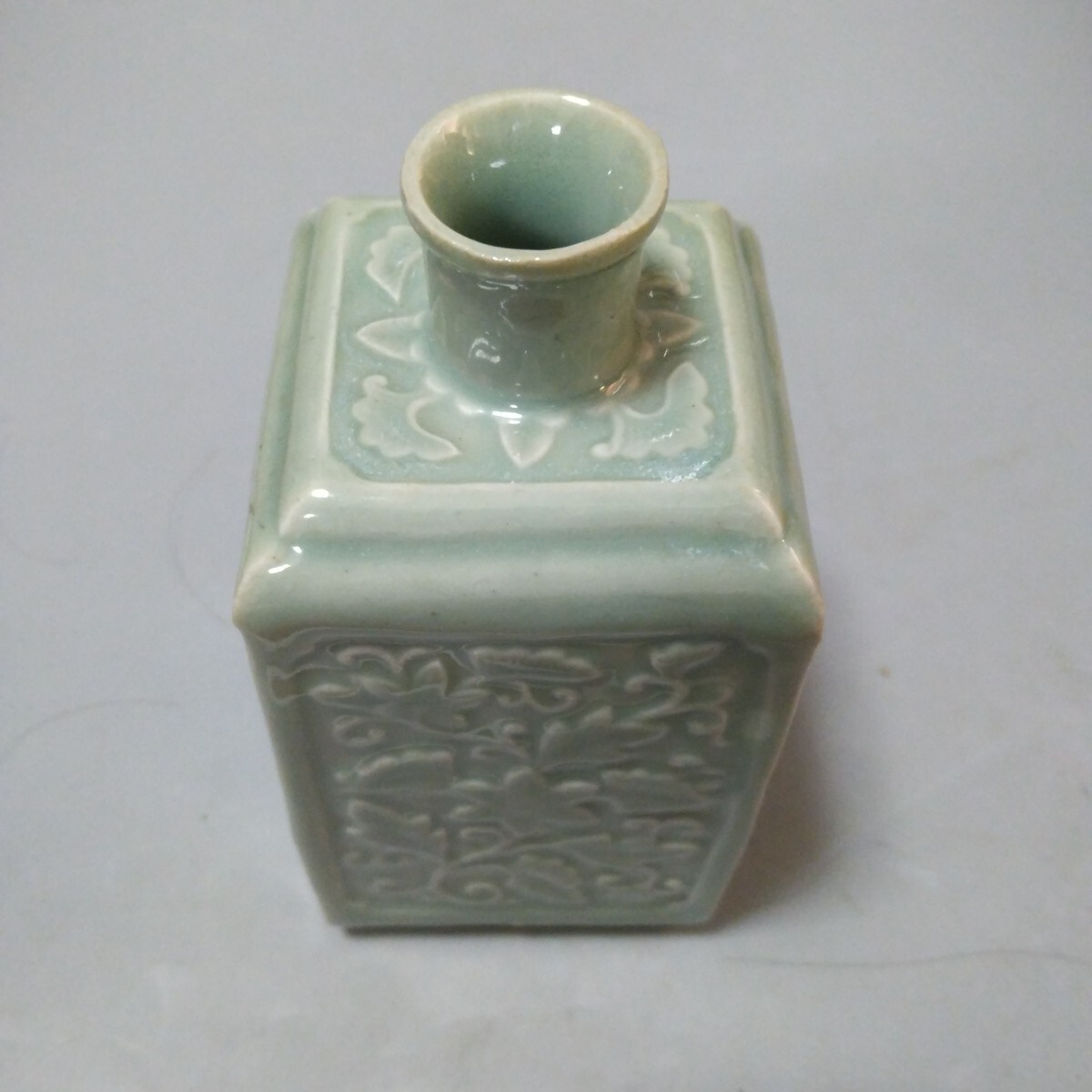 【三田青磁】陽刻葡萄紋六角鉢 Yahoo!オークション -「三田青磁」(陶芸) (工芸品)の落札相場