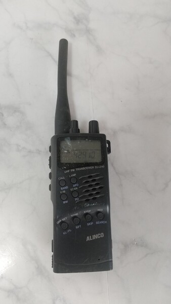 K4249 ALINCO DJ-Z40 特定小電力トランシーバー /アルインコ/無線機/受信機/ 通電OK 現状品 JUNK 送料無料